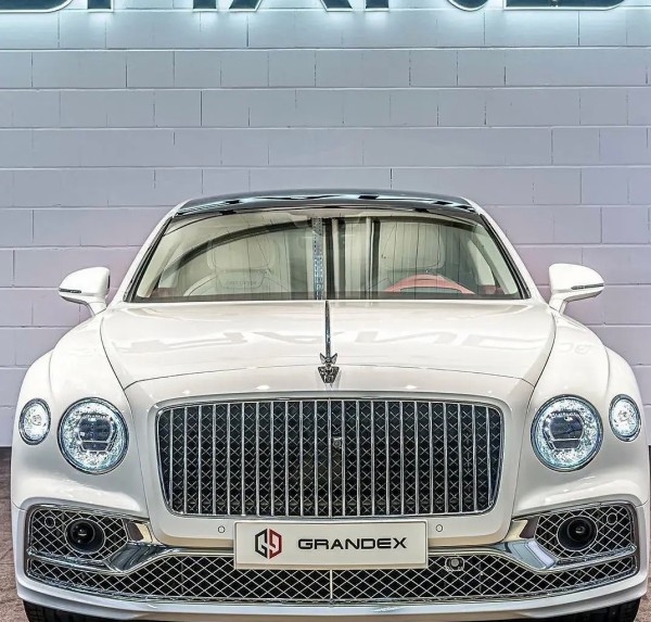 {賭波}(宾利适合女生开的车型有哪些)